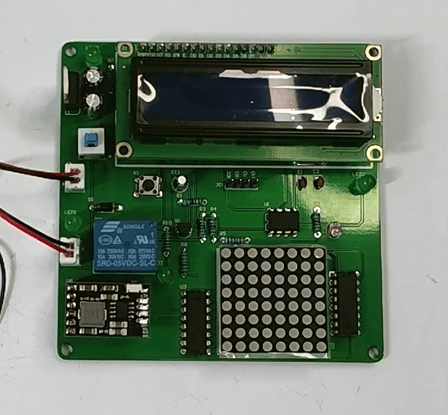 基于单片机的太阳能交通警示牌