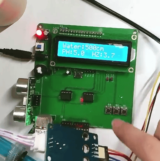 基于单片机的游泳馆环境监测系统