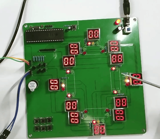 基于单片机交通灯系统设计