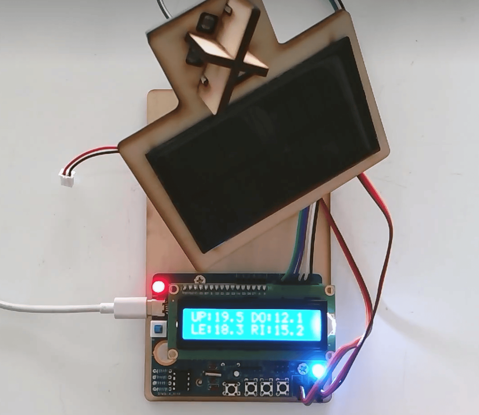 基于单片机的自动追光系统设计（51基础版）