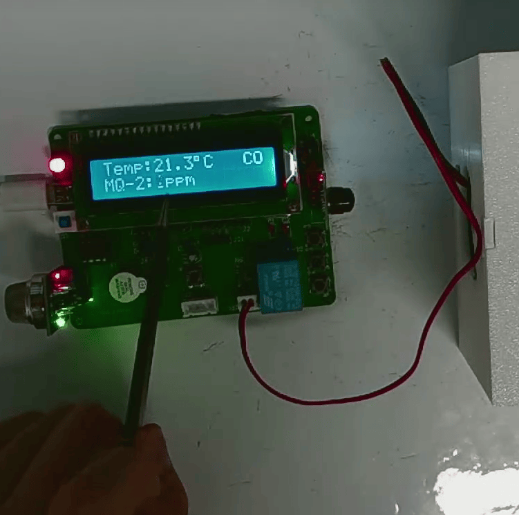 基于单片机的智能安防系统设计（51+GSM版）