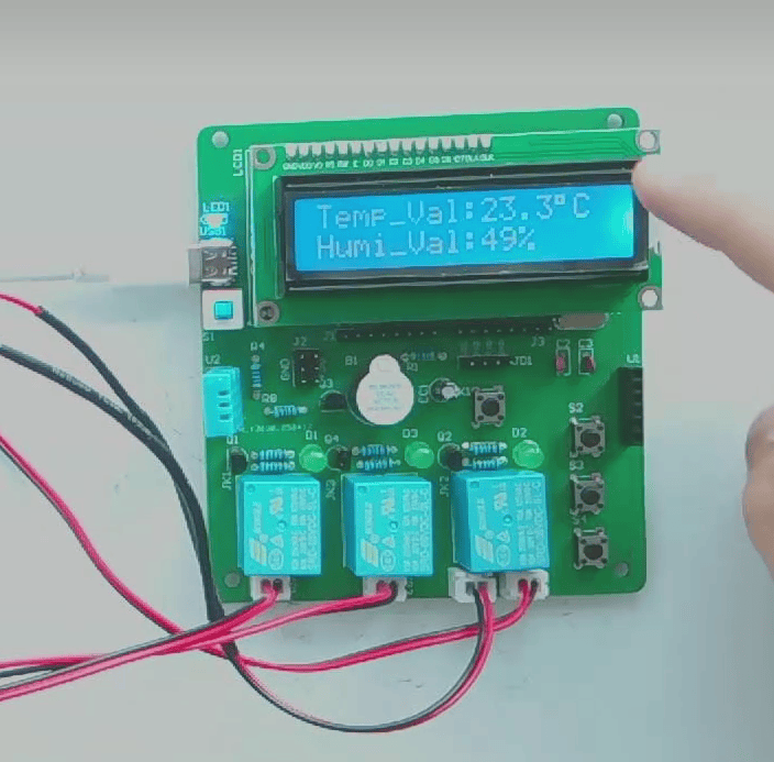 基于单片机的温湿度控制系统设计（51+蓝牙版）