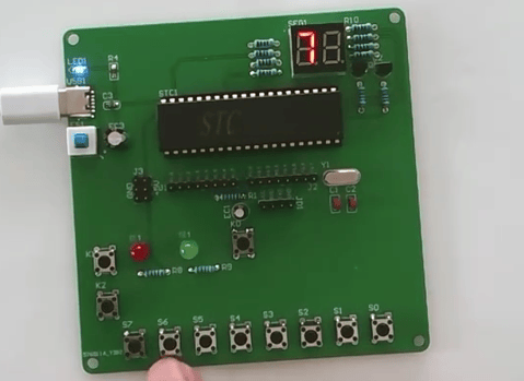 基于单片机的智能抢答器的设计