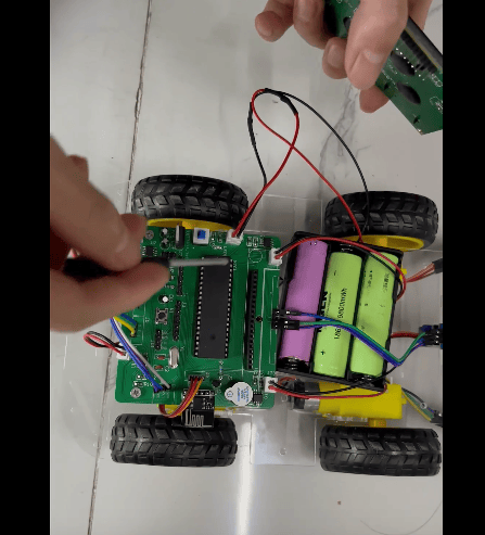 基于单片机的循迹避障小车