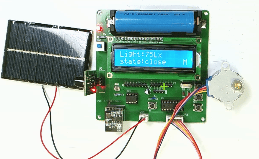 基于单片机的太阳能驱动的智能百叶窗