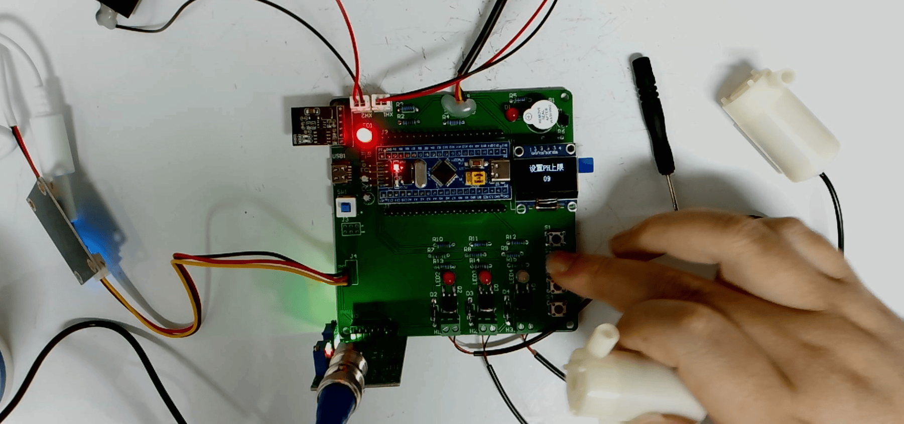 基于STM32的太阳能供电工厂化循环水养殖水质监测系统