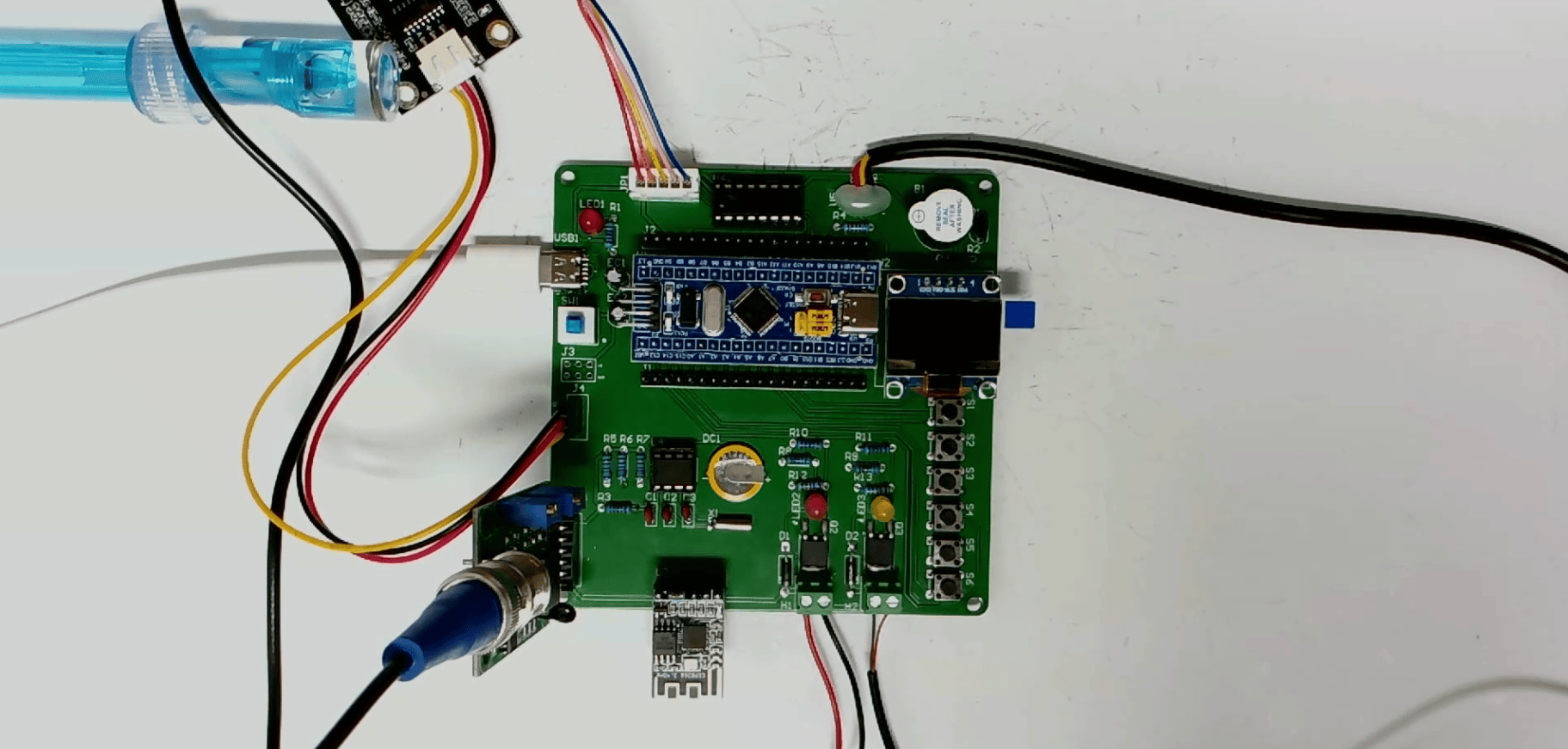 基于STM32单片机的智能鱼缸系统设计